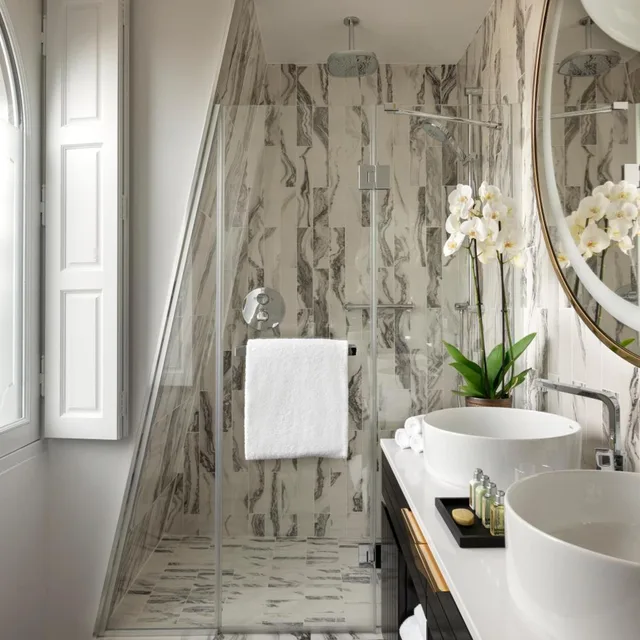 Duplex, Montmartre, King Bed, La Clef Champs-Elysees Paris By The Crest Collection 5/5