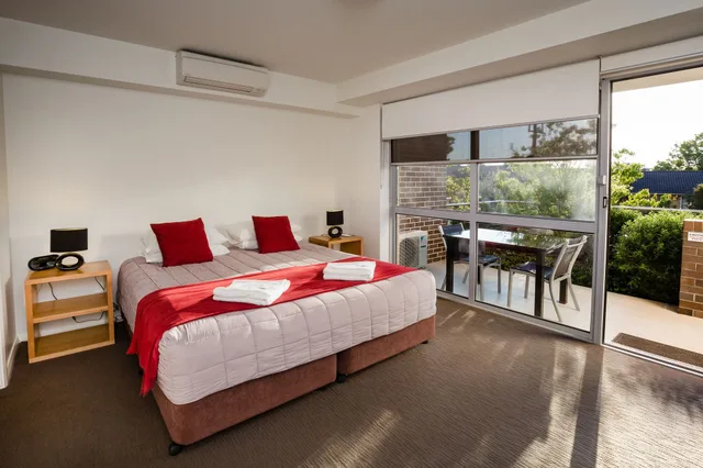 Studio, King Bed, Kitchenette, Ground Floor, Charlestown Executive Apartments 2/10