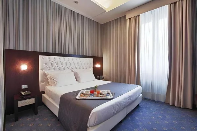 جناح بسرير مزدوج، Hotel Naples 1/5