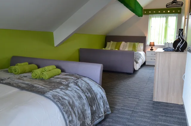 غرفة عائلية بسرير بطابقين وسريرين كوين، Old Trafford Guest House 4/5