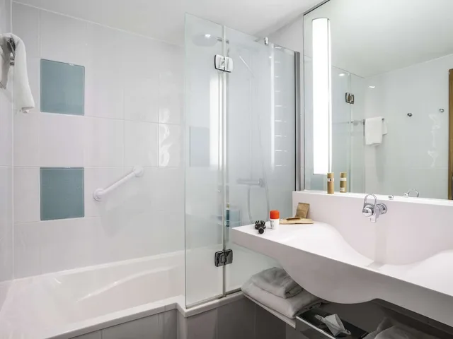 غرفة قياسية بسرير مزدوج لذوي الإعاقة، Novotel Glasgow Centre 2/5