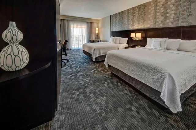 room, 2 queen beds, Courtyard By Marriott Midland 1/1