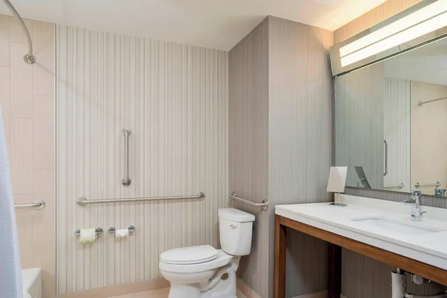 غرفة بسريرين كوين لذوي الإعاقة، Courtyard by Marriott Niagara Falls, USA 4/5