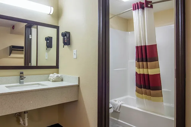 غرفة قياسية بسريرين مزدوجين، Red Roof Inn Perrysburg 4/5