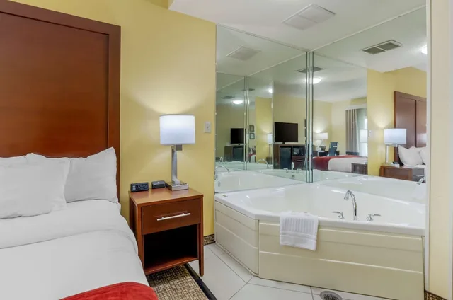 جناح بسرير كينج لذوي الإعاقة، Comfort Inn and Suites Hillsville I-77 6/6