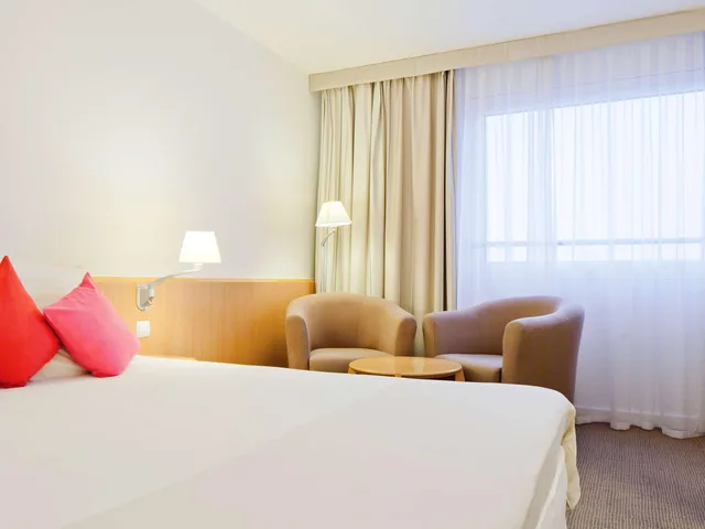 Room, Queen Bed, Novotel Warszawa Centrum 1/3