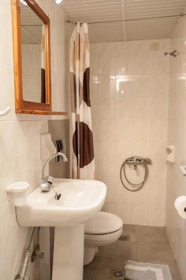 غرفة أساسية بسريرين منفصلين، Niriis Hotel 2/2