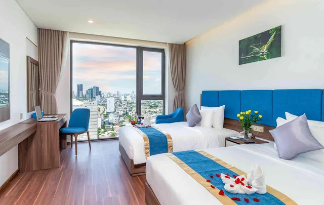Deluxe, Triple, 1 King and 1 Single Beds, Partial Sea and City View، Grand Gold Hotel 1/2