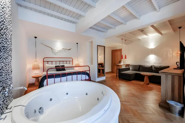غرفة سوبيريور بسرير مزدوج بإطلالة جزئية على البحر، Yacht Boheme Hotel – Boutique Class – Adults Only 1/1