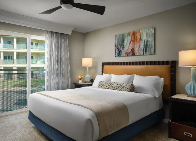 1 Bedroom, Green, Suite, Villa, King Bed, Sofa، Hyatt Vacation Club at the Welk, San Diego 1/2