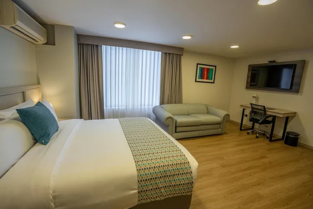 غرفة بزنس بسرير كوين وسرير فردي، La Quinta by Wyndham Quito 4/10