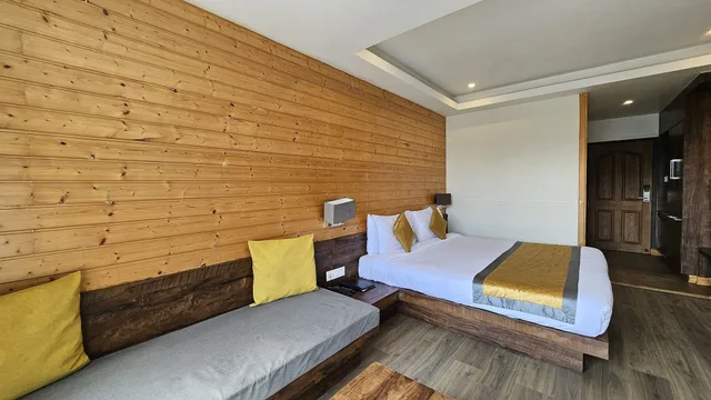 Deluxe, Double Bed, Yashshree Sanderling 7/10