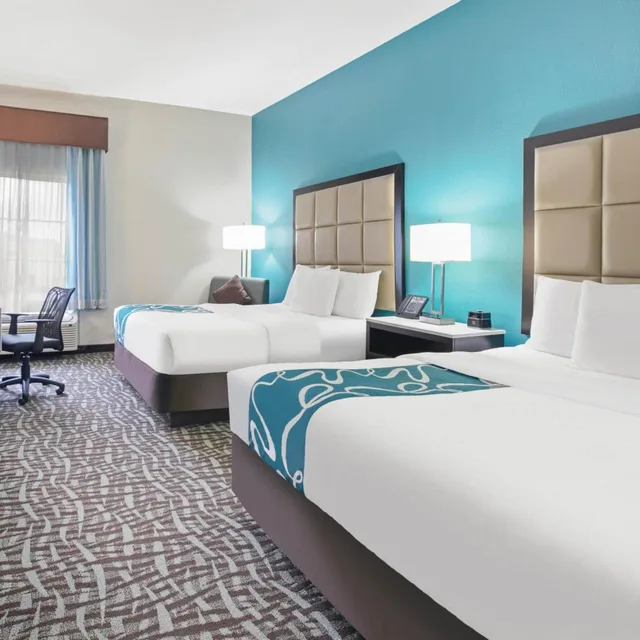 Room, 2 Queen Beds, Bathtub, Accessible, La Quinta Inn And Suites Paris 3/3