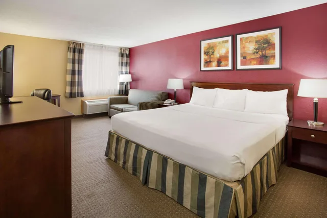 غرفة بسرير كوين، Ramada By Wyndham Bettendorf 1/1