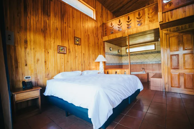 Family Suite, Heliconia 8/10