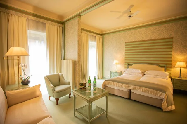 Backyard, Single، GRAND HOTEL VILLA CASTAGNOLA 1/2