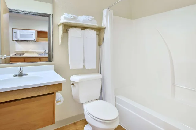 غرفة قياسية بسرير مزدوج، WoodSpring Suites Columbus Urbancrest 2/3