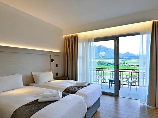 غرفة سوبيريور بسرير مزدوج، Val Du Charron Coach House 1/7