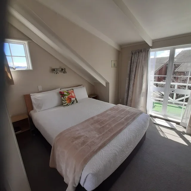 كوخ عائلي بسرير كوين وسريرين منفصلين، Cottage Mews Motel 3/10