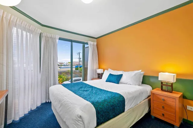 Upgrade, Efficiency, Suite, Single Bed, 2 Queen Beds، Comfort Inn and Suites Lakes Entrance 1/3