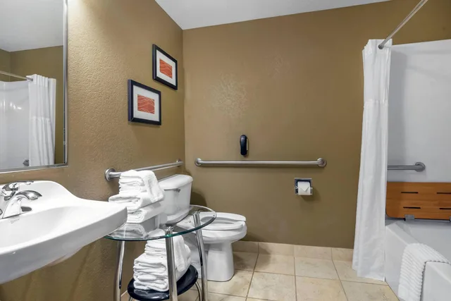 غرفة بسرير مزدوج لذوي الإعاقة، Comfort Inn & Suites Macon, MO 6/6