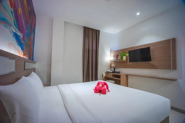 غرفة سوبيريور بسرير مزدوج، Triizz Hotel Semarang by Royal Singosari (Formerly Faustine Semarang) 4/8