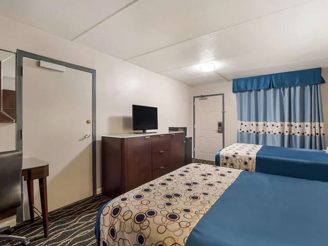 غرفة بسريرين مزدوجين لذوي الإعاقة، Rodeway Inn Greenwood 3/3