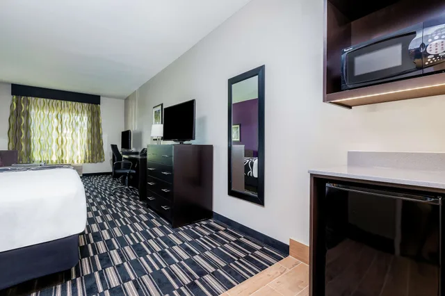 غرفة بسرير كوين، La Quinta Inn & Suites by Wyndham Fairfield - Napa Valley 4/5