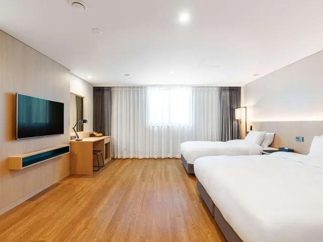 غرفة ديلوكس بسرير مزدوج وسرير فردي، Ibis Styles Ambassador Jeonju City Centre 1/5