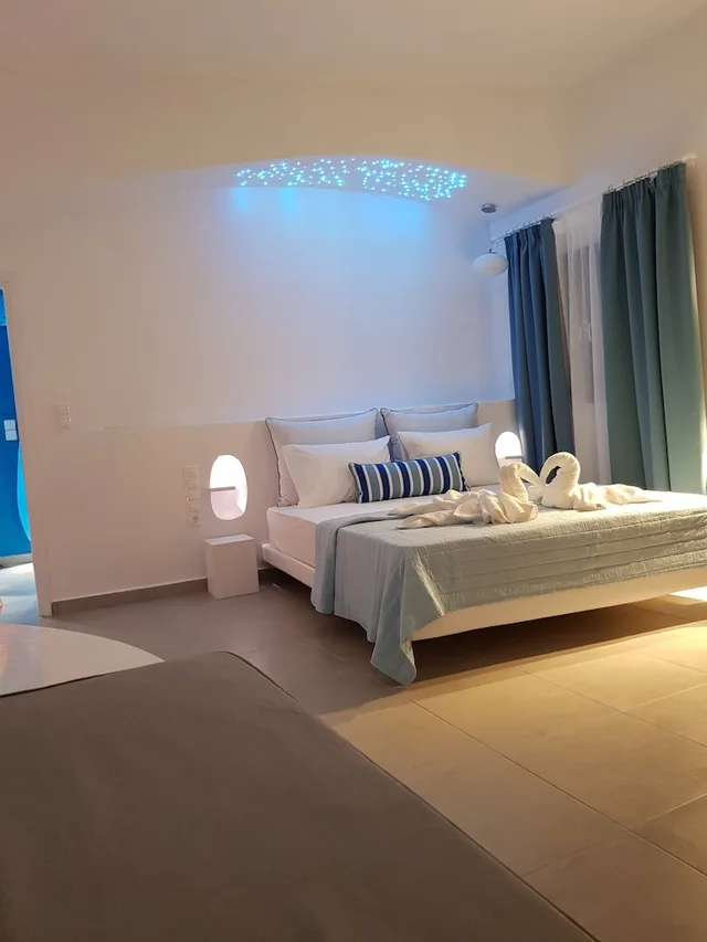Deluxe, Double Bed, Sea View, Sofa, Hot Tub, Amera Suites 9/10