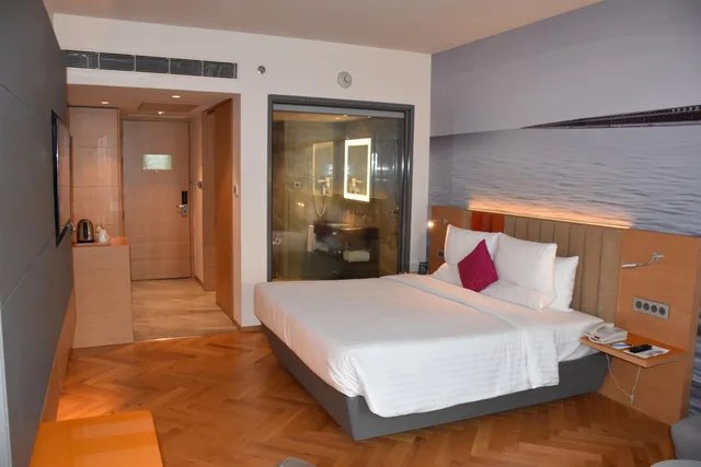 غرفة سوبيريور بسرير كينج وسرير كوين، Novotel Vijayawada Varun 5/8