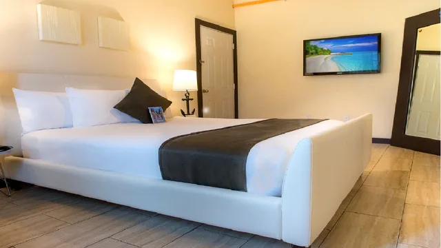 جناح بإطلالة على المسبح، Tradewinds Apartment Hotel 1/7