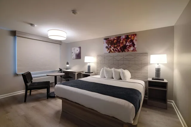 Executive, Knights Inn Danvers 2/4