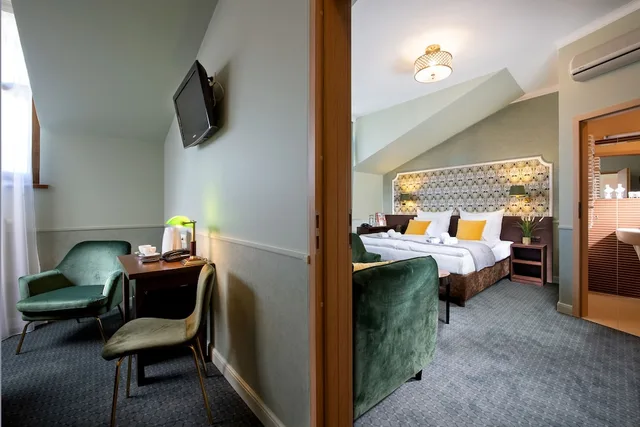 استوديو بسريرين منفصلين وسرير كوين مع أريكة، Hotel Amber 2/4
