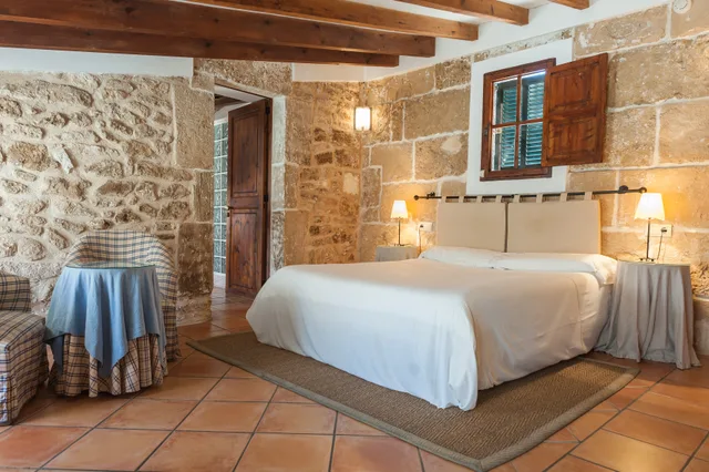 Executive, Double Bed, Petit Hotel Can Simo 2/3