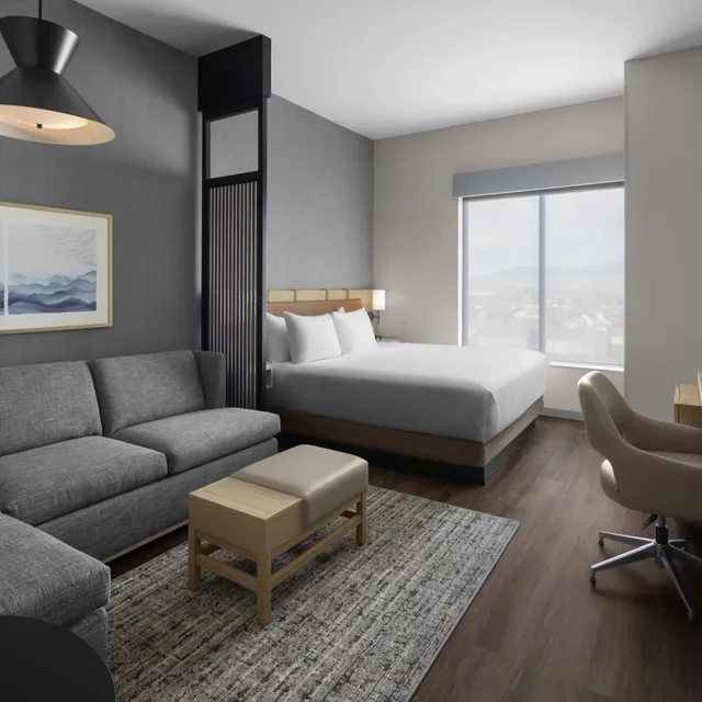 غرفة بسرير كينج مع أريكة، Hyatt Place Bozeman Yellowstone Airport 4/5