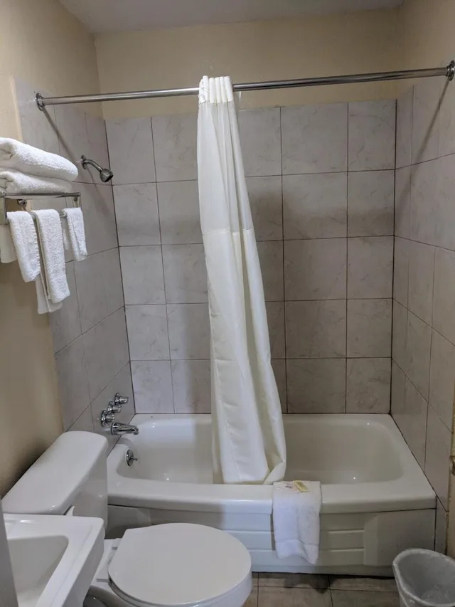 غرفة قياسية بسرير مزدوج، Benton Inn 4/5