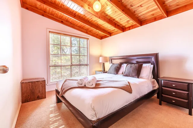 كوخ سوبيريور بسريرين كوين بإطلالة على الحديقة بغرفتي نوم، The Cottages At Hepburn Springs 1/2