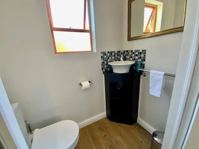 Room, 4 People, Queen Bed, Large، Goblin S Mead 8/8