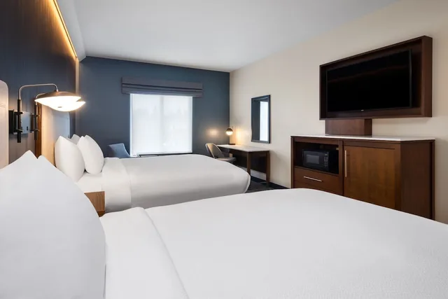 غرفة قياسية بسريرين كوين، Courtyard by Marriott Seattle SeaTac Airport 1/6