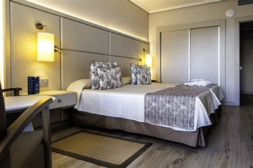 غرفة بسرير مزدوج أو سريرين منفصلين بإطلالة على البحر، Spring Arona Gran Hotel and Spa - Adults Only 1/3