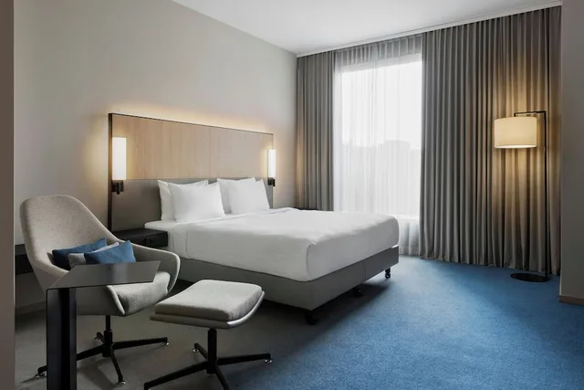 غرفة سوبيريور بسرير كينج، Courtyard by Marriott Freiburg 1/6