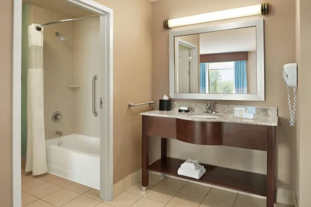 جناح بسرير كينج، Hampton Inn and Suites Pittsburgh New Stanton PA 2/2