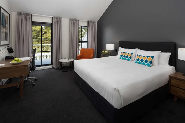 Executive, Queen Bed, Esplanade Hotel Fremantle by Rydges 1/4