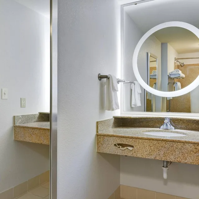 Suite, King Bed, Trundle View, Sofa، Springhill Suites Shreveport-Bossier City/Louisiana Downs 3/6