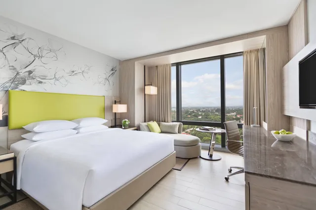 1 Bedroom, Junior Suite, King Bed, City View, Courtyard Iloilo 2/4