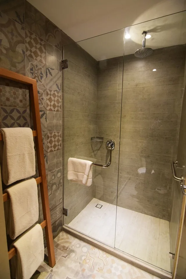 غرفة سوبيريور بسرير كينج بإطلالة على الجبل، Torre Lucerna Hotel Ensenada 7/8