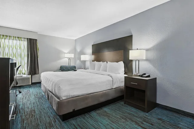 غرفة قياسية بسرير كينج، Best Western Southwest Little Rock 2/7