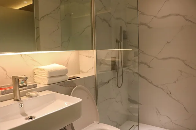 غرفة عائلية بسريرين كوين، Red Hotel Cubao 6/6
