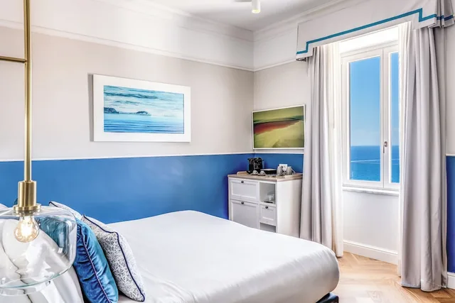 Deluxe, King Bed, Sea View, Hotel Mediterraneo Sorrento 1/3